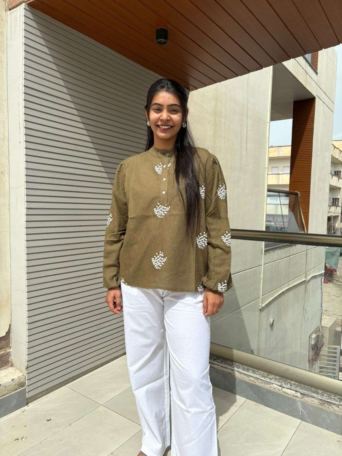 Cotton linen embroidered top