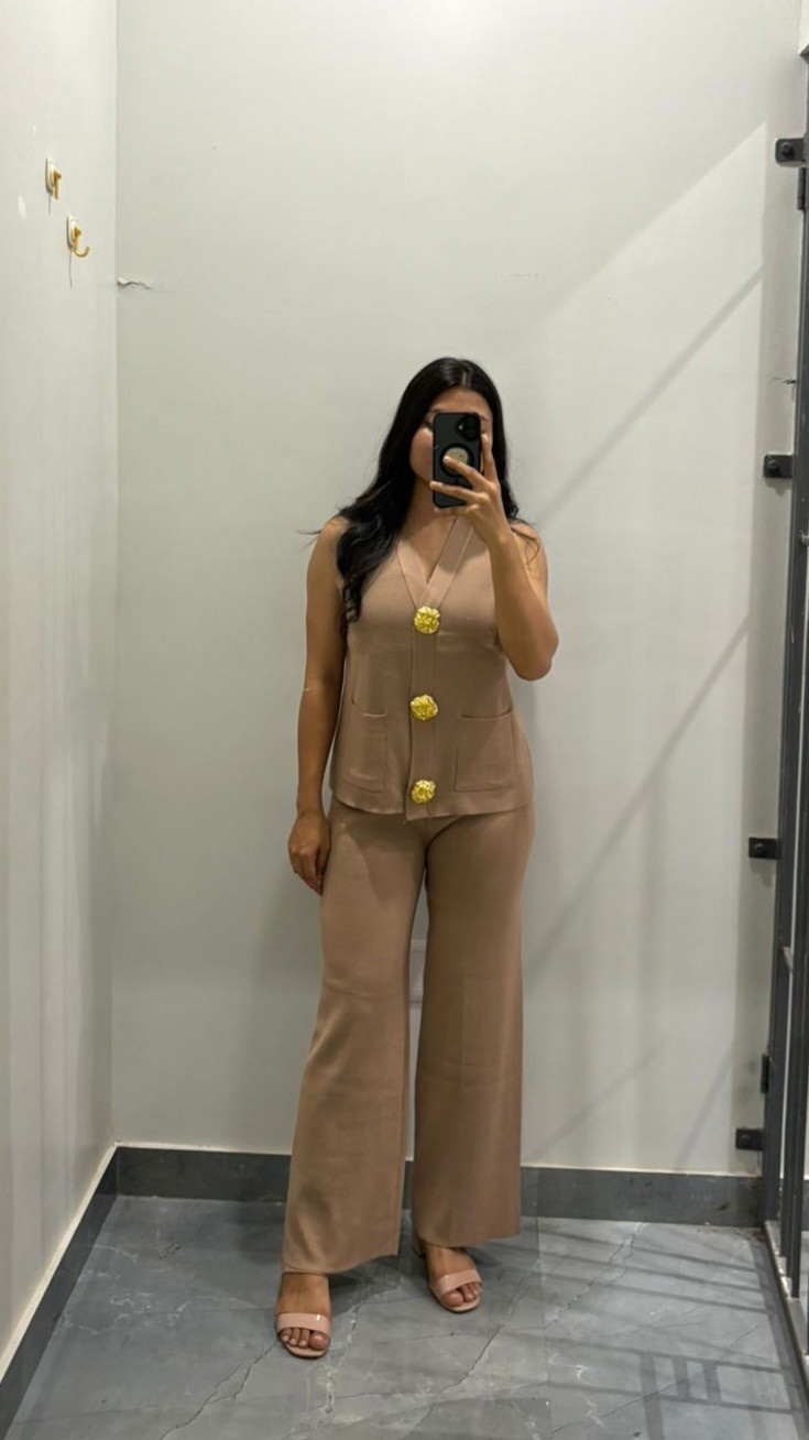 Sleeveless knitted coordset