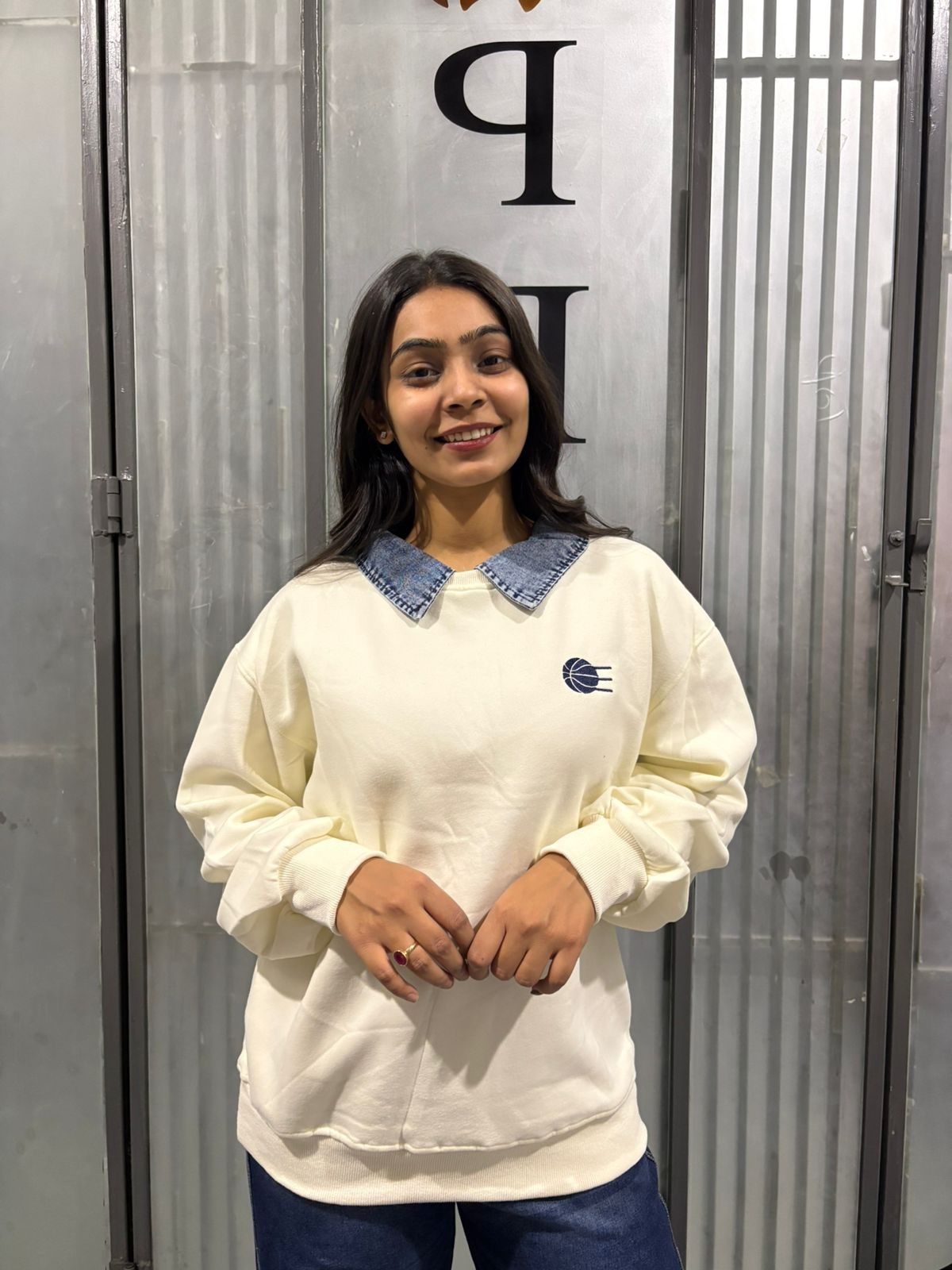 Denim collar embroidered baggy sweatshirt