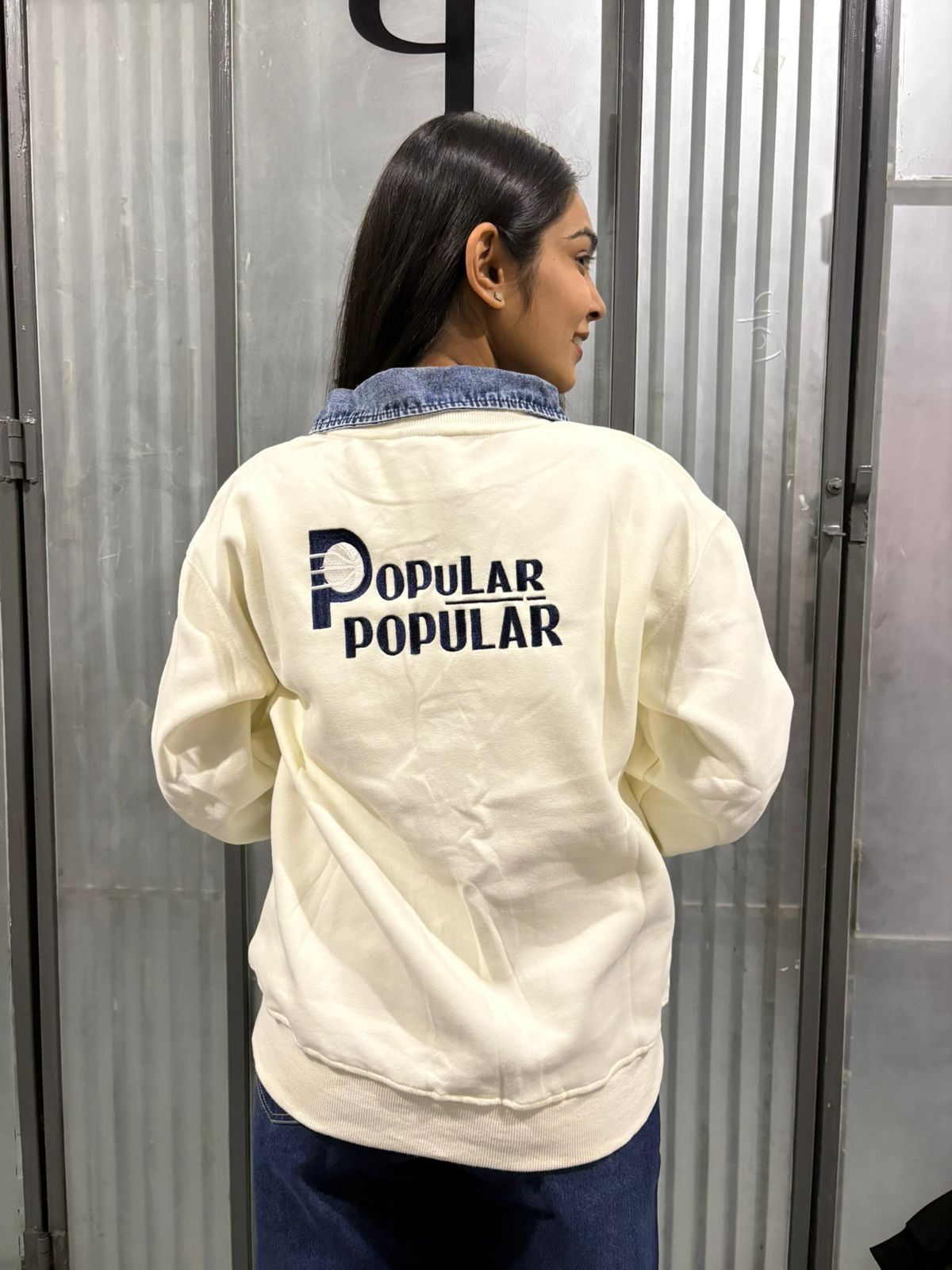 Denim collar embroidered baggy sweatshirt