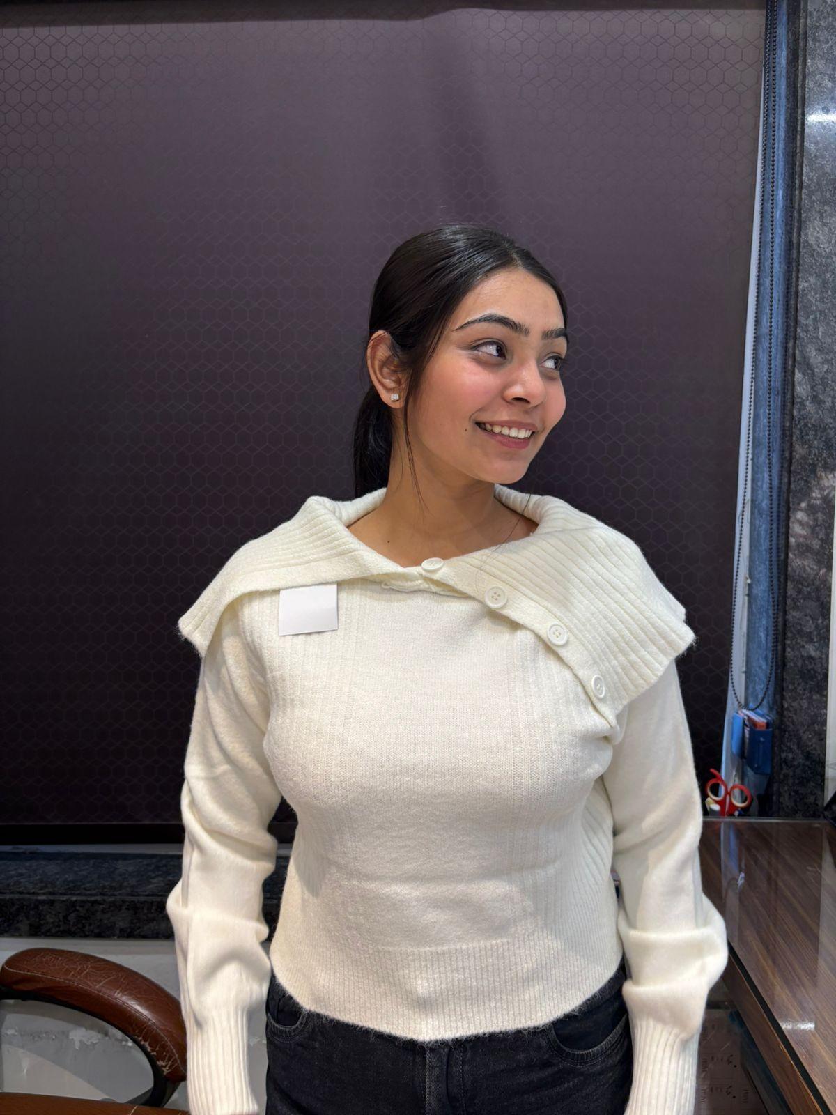 Woolen broad collared top