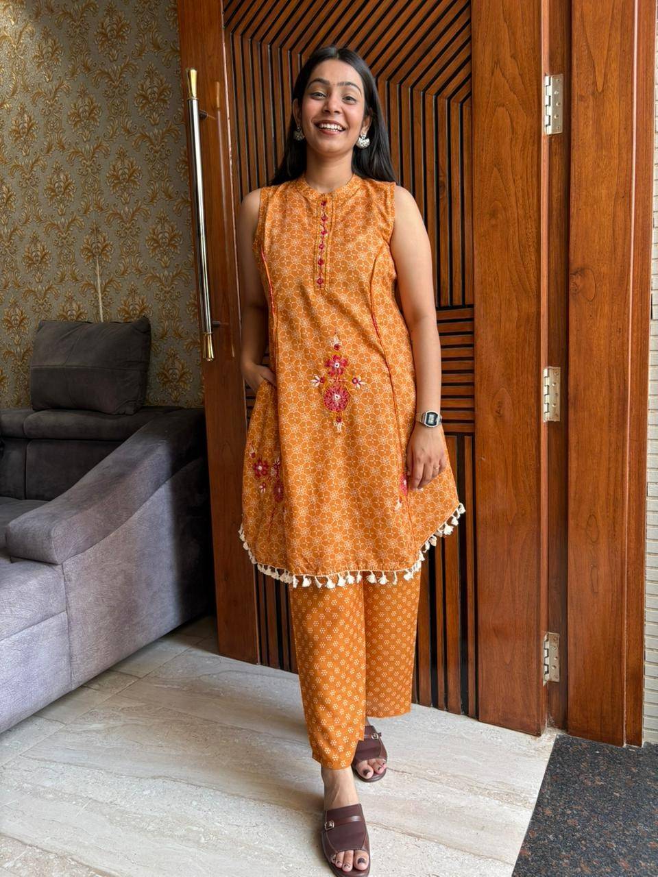 Sleeveless Bandhej Embroidered coordsrte
