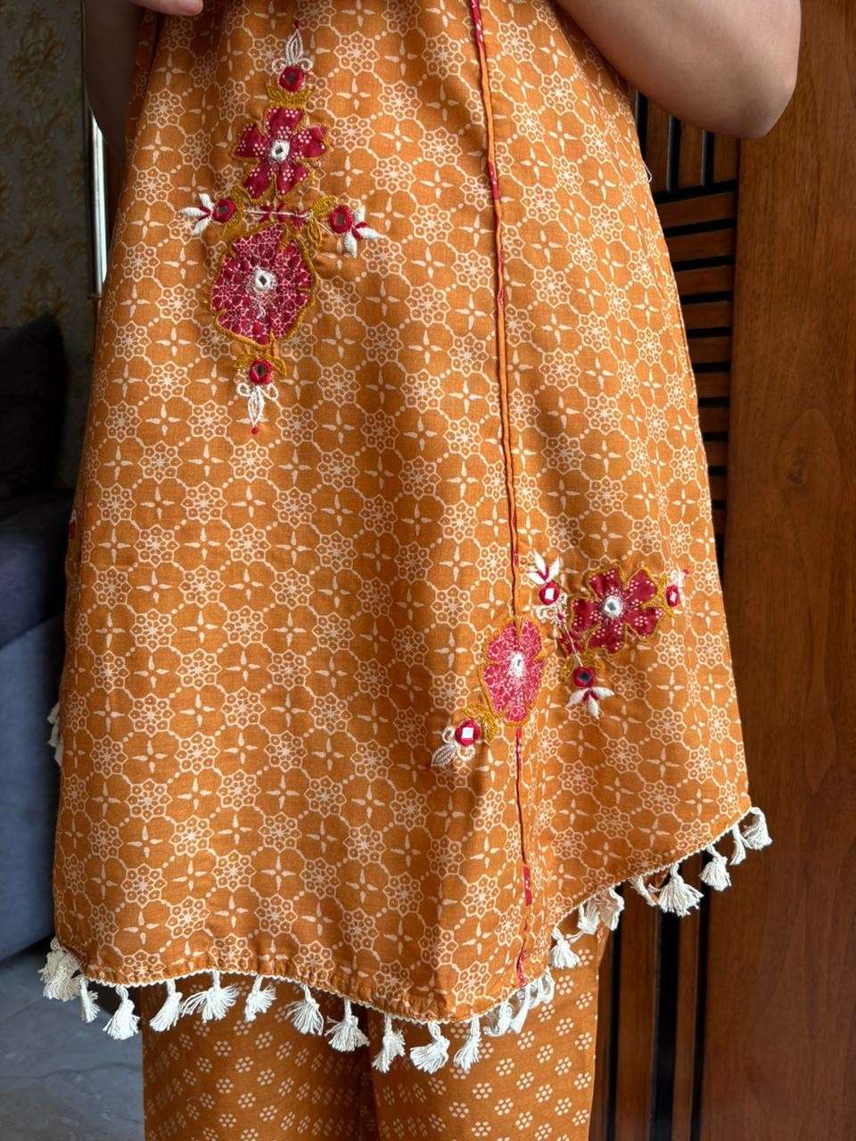 Sleeveless Bandhej Embroidered coordsrte