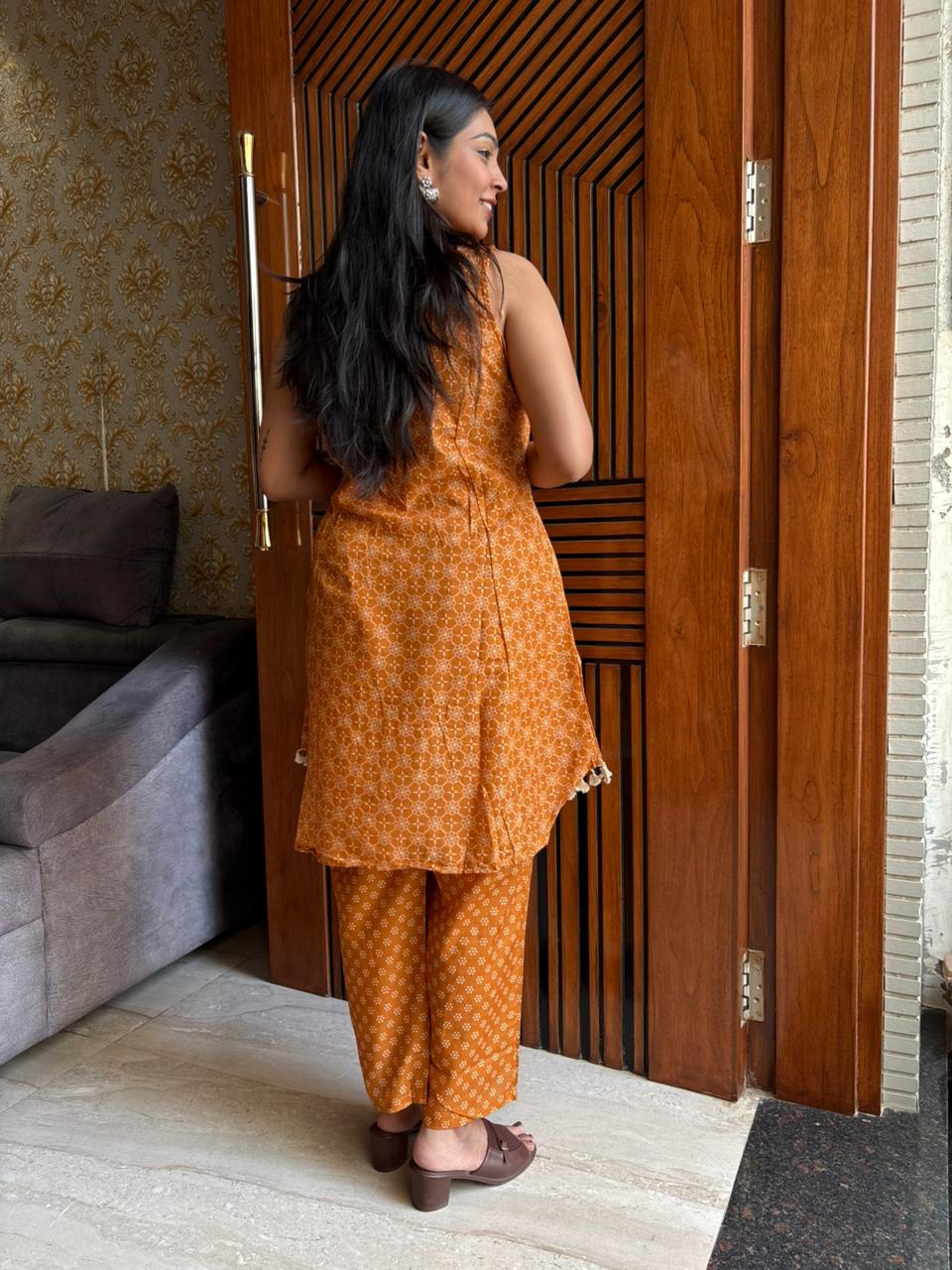 Sleeveless Bandhej Embroidered coordsrte
