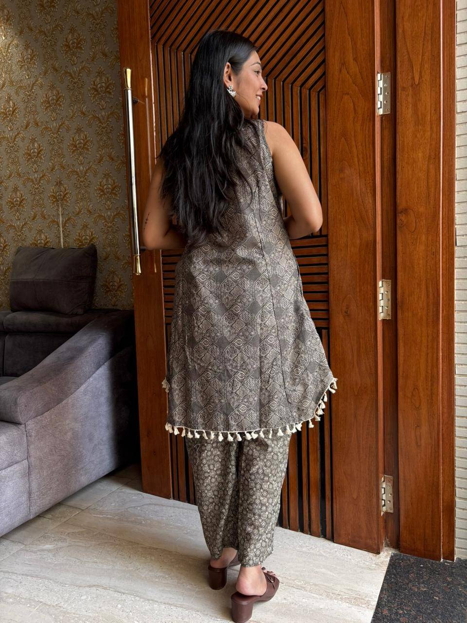 Sleeveless Bandhej Embroidered coordsrte