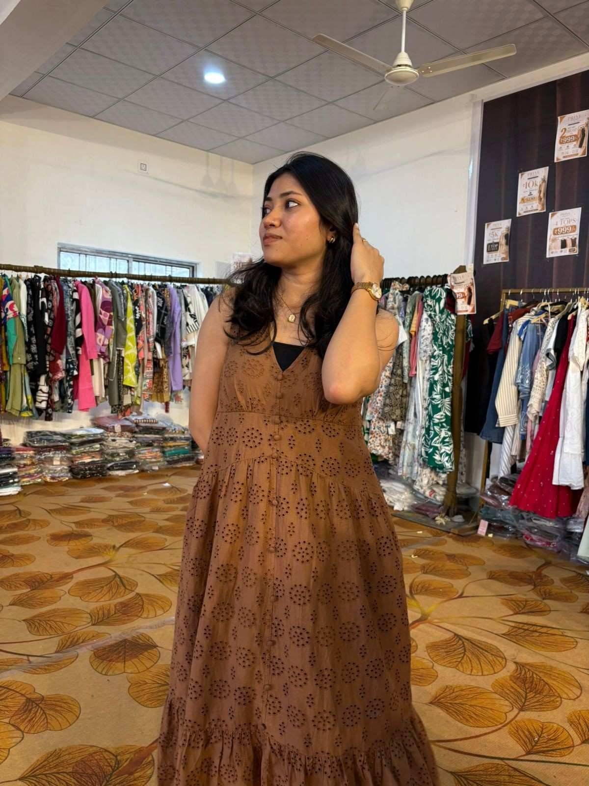 Cutwork sleeveless Dress