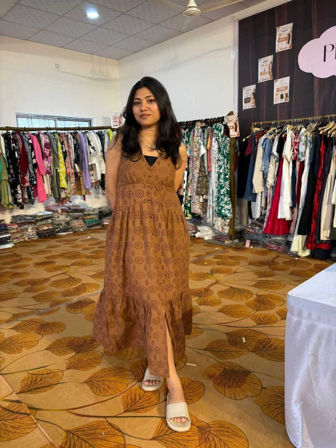 Cutwork sleeveless Dress
