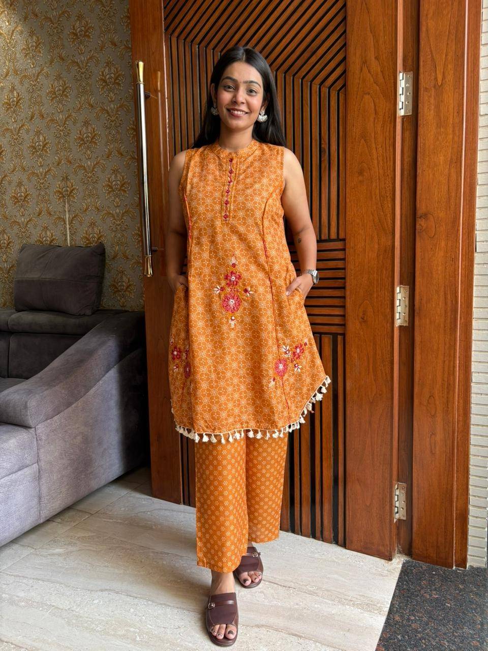 Sleeveless Bandhej Embroidered coordsrte