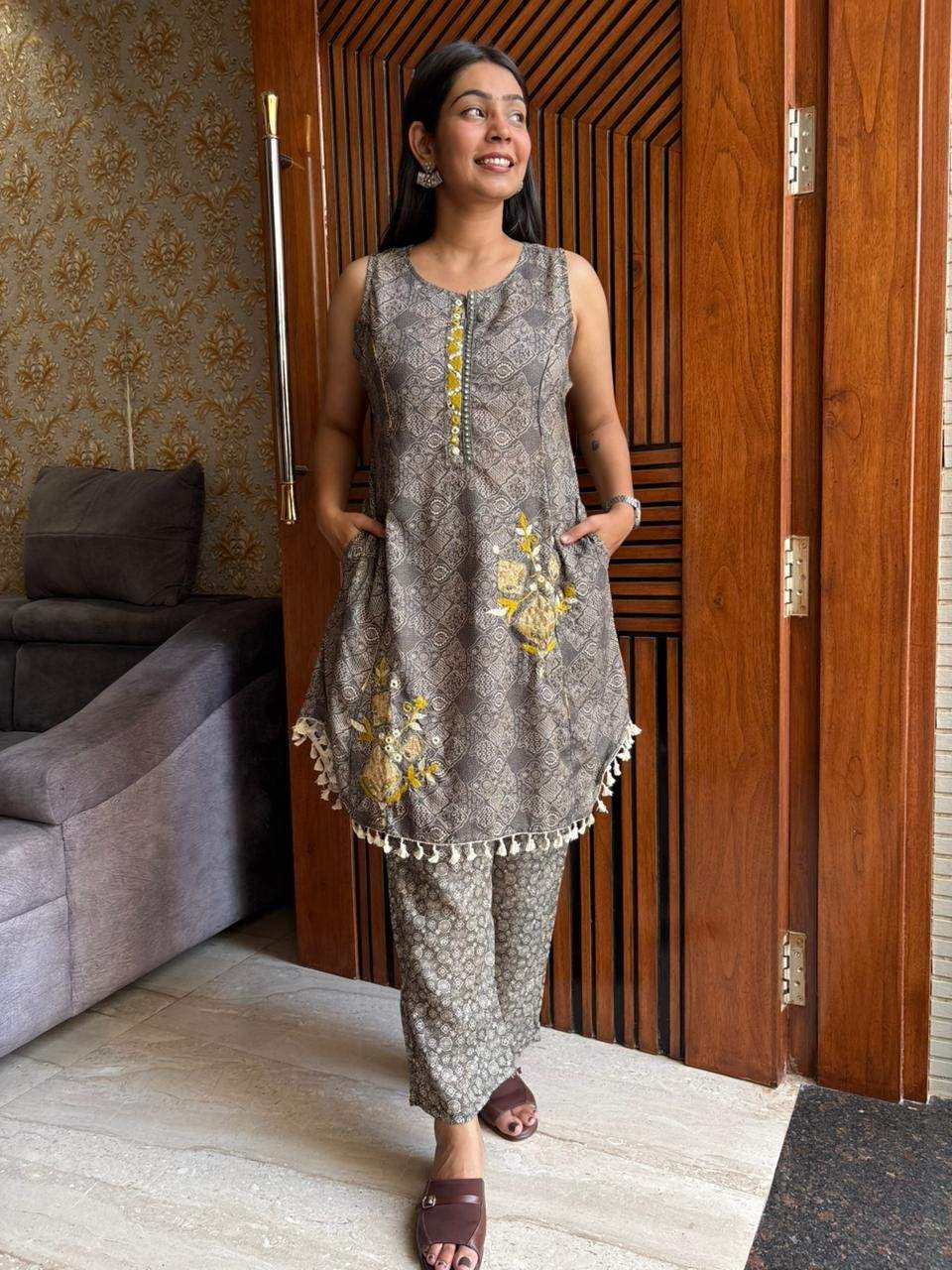 Sleeveless Bandhej Embroidered coordsrte