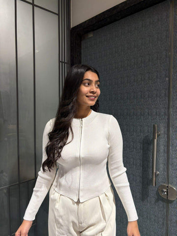 Knitted zipper top